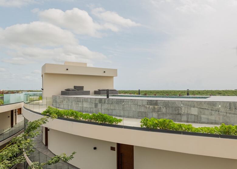 Mistiq Gardens