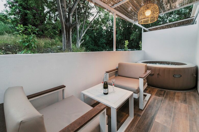 Hotel Bamboo Suites Adults Only