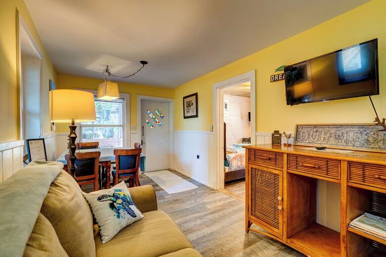 Riverside Inn And Cottages