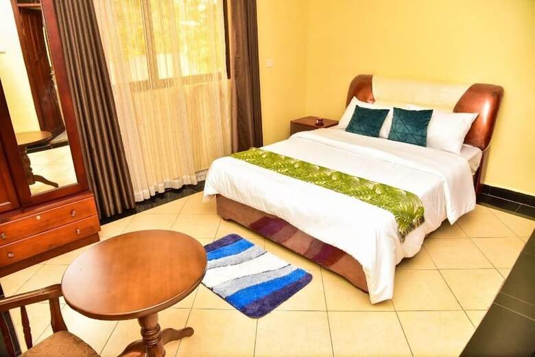 Aparthotel Four Vins Hotel & Apartments