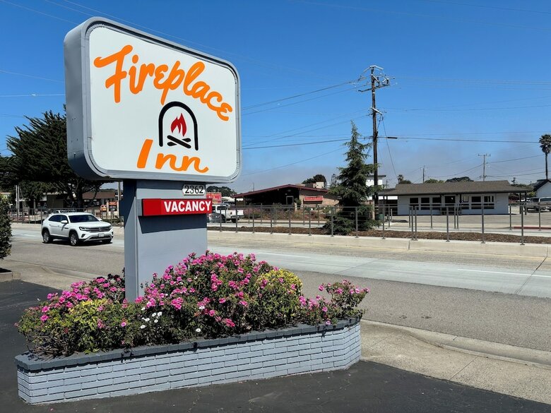 Motel Monterey Fireplace Inn