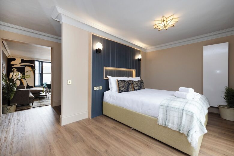 30 Castle Street Aparthotel