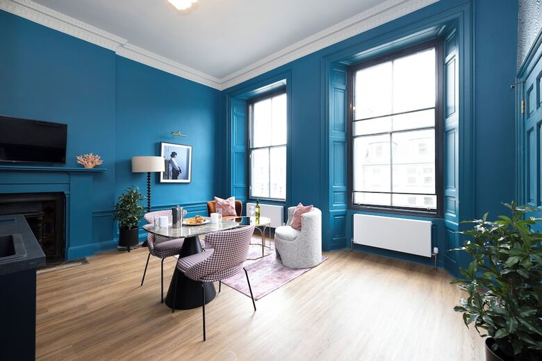 30 Castle Street Aparthotel