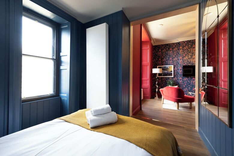 30 Castle Street Aparthotel