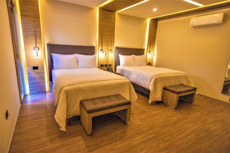 Hotel Plaza By Kavia