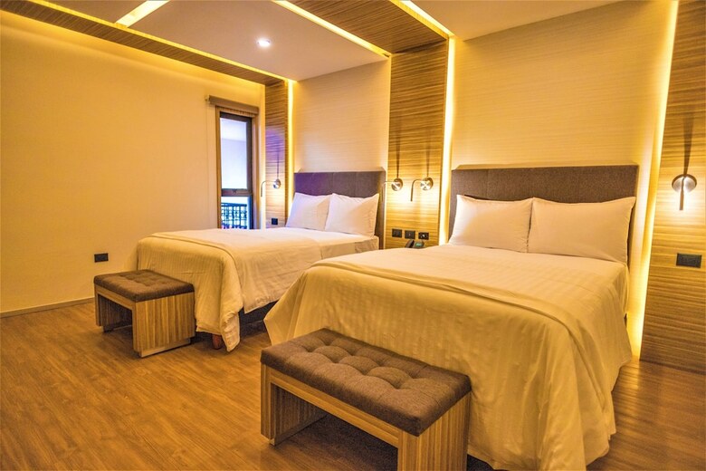 Hotel Plaza By Kavia