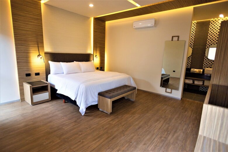 Hotel Plaza By Kavia