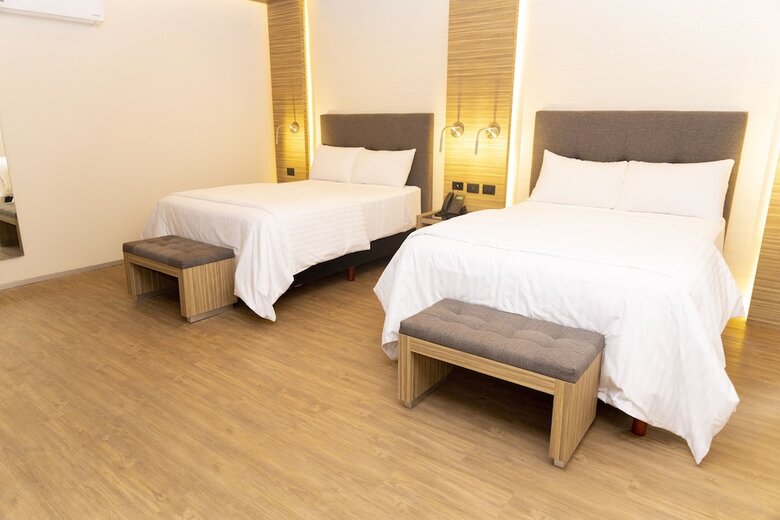 Hotel Plaza By Kavia