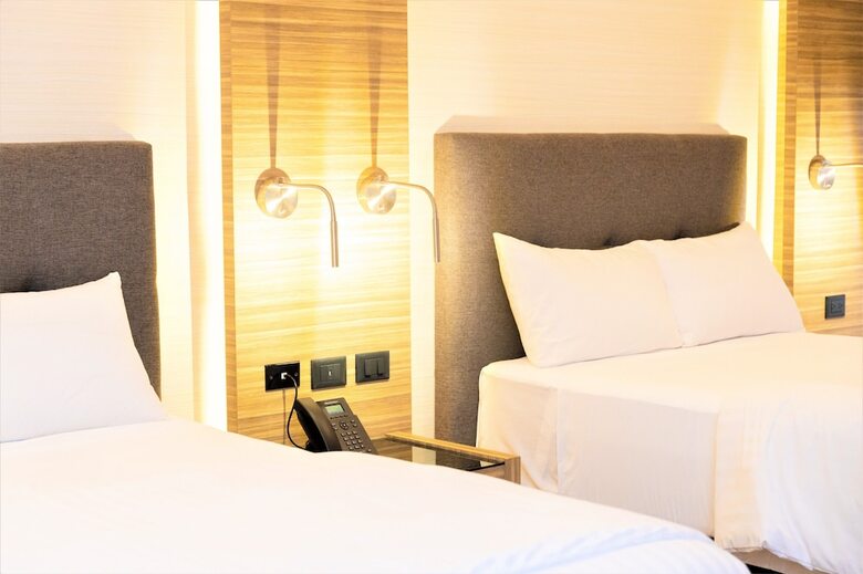 Hotel Plaza By Kavia