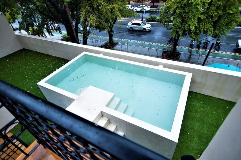 Hotel Plaza By Kavia