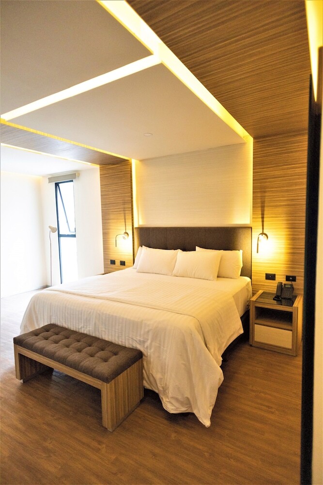 Hotel Plaza By Kavia