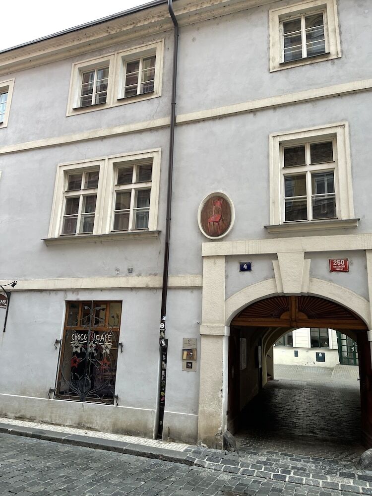 Hotel U Cervene Zidle