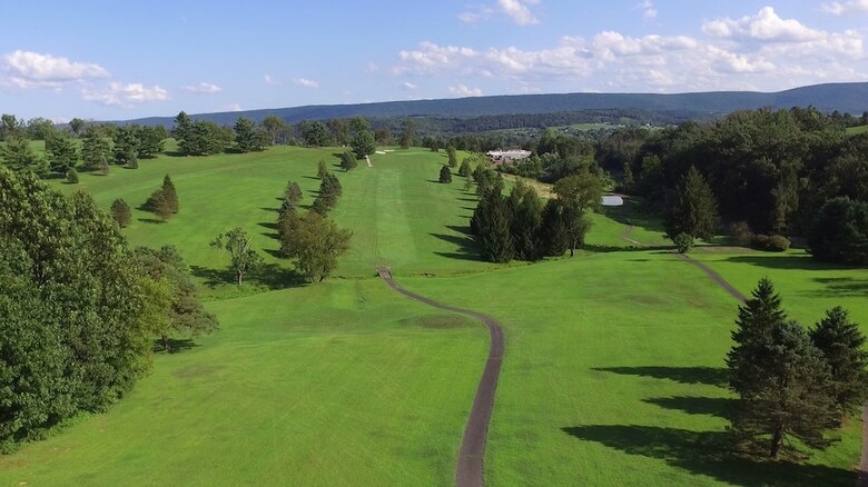 Hotel Rolling Pines Golf & Banquet Facility