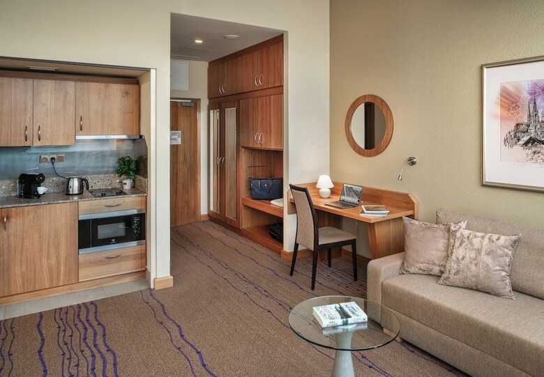 Aparthotel Crown Palace Apartments By Adrez