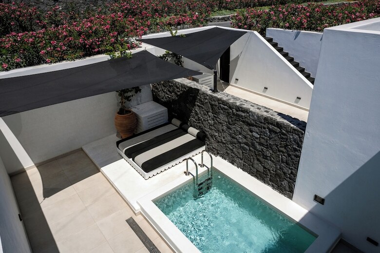 Hotel Cresanto Luxury Suites