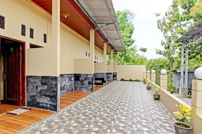 Hotel Capital O 93533 Griya Denok