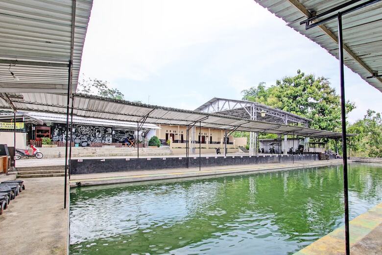 Hotel Capital O 93533 Griya Denok