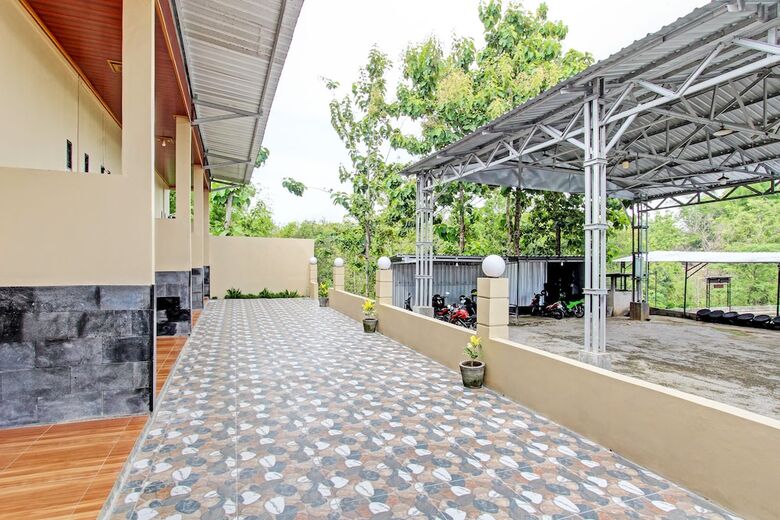 Hotel Capital O 93533 Griya Denok