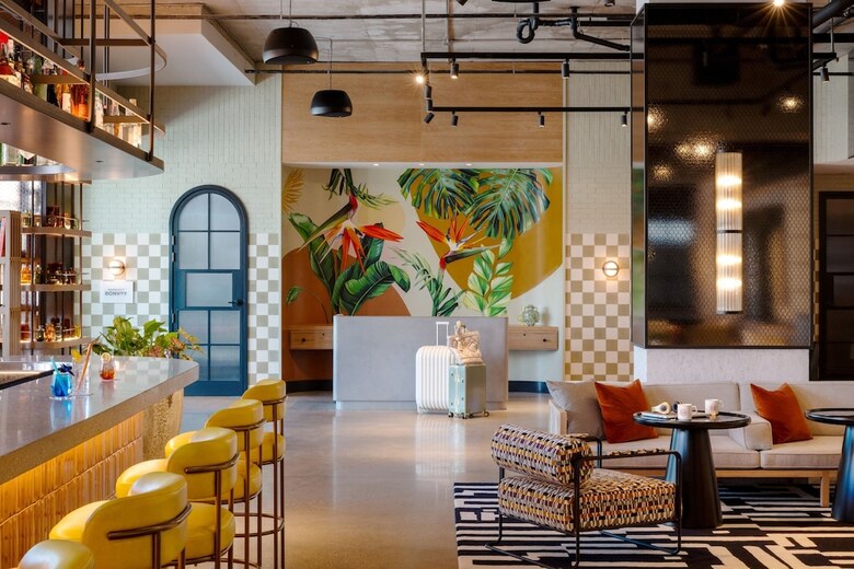 Hotel Moxy St. Petersburg Downtown