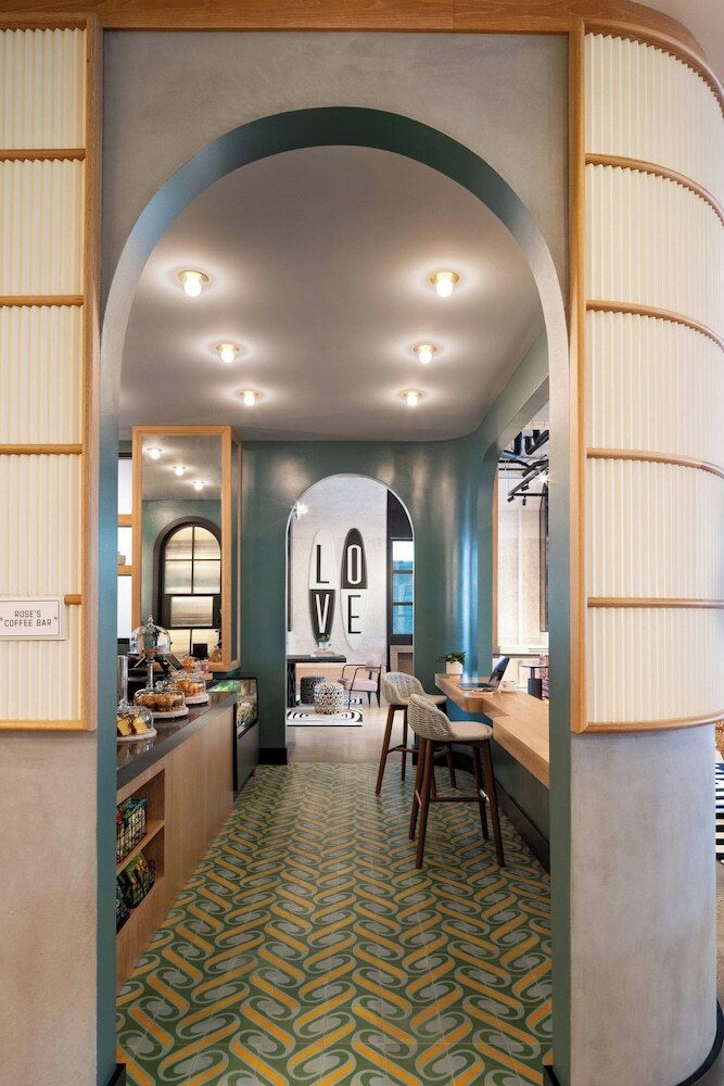 Hotel Moxy St. Petersburg Downtown