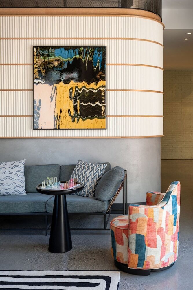 Hotel Moxy St. Petersburg Downtown