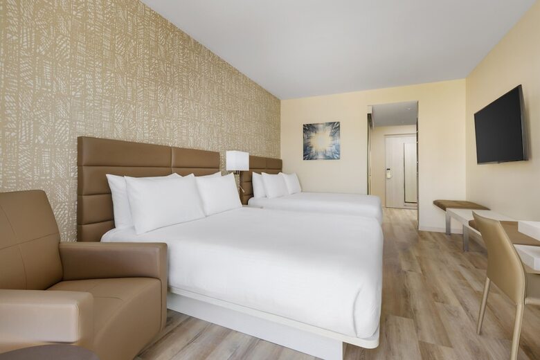 AC Hotel By Marriott Naples 5th Avenue