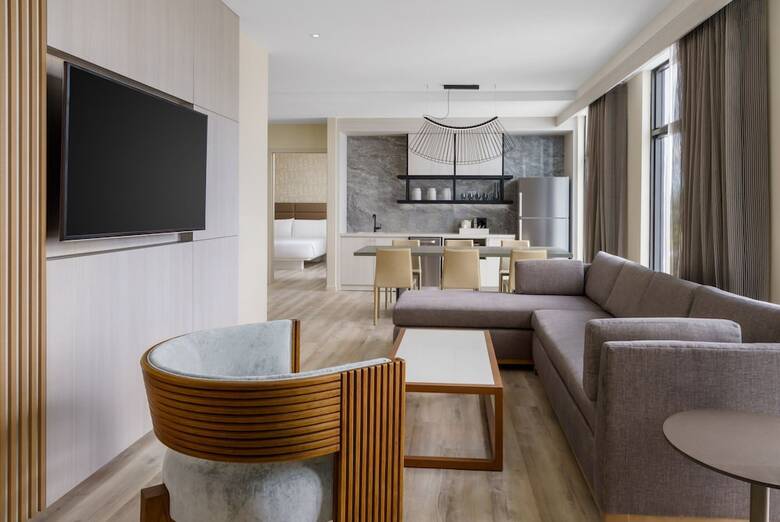 AC Hotel By Marriott Naples 5th Avenue