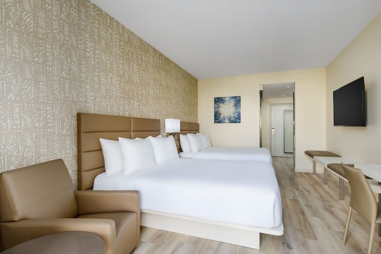 AC Hotel By Marriott Naples 5th Avenue