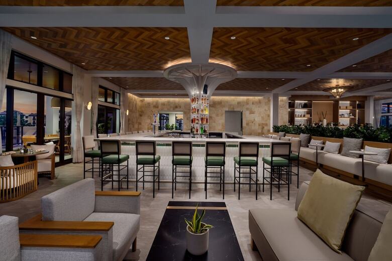 AC Hotel By Marriott Naples 5th Avenue
