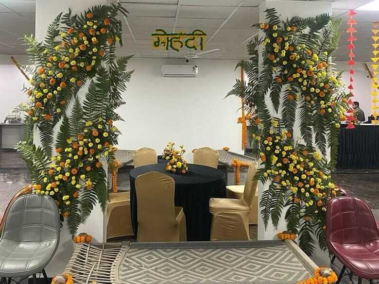 Hotel Posh Garden Inn