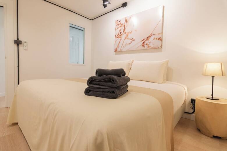 Mini-me Hubs - Charm Suites In Old City