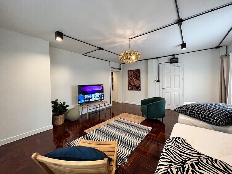 Mini-me Hubs - Charm Suites In Old City