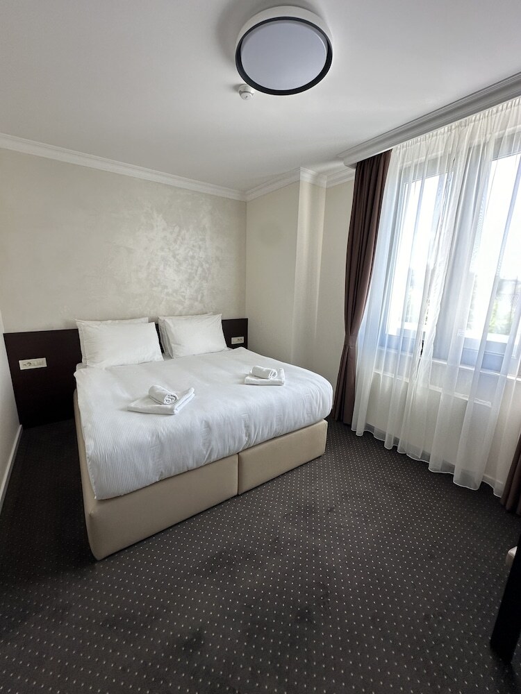 Nobel West Hotel