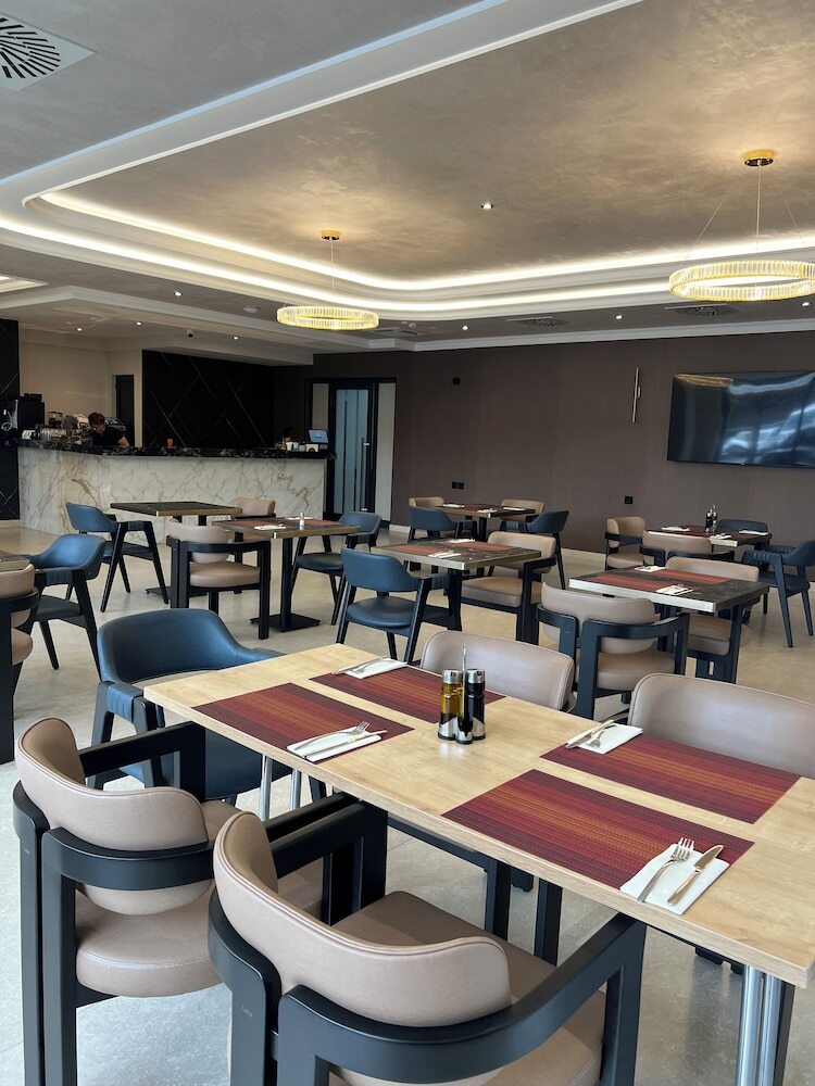 Nobel West Hotel