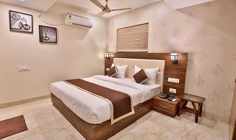 Fabhotel Prime Candle Wood