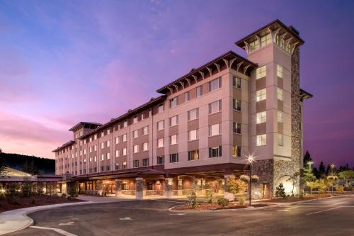 Hotel Seven Feathers Casino Resort