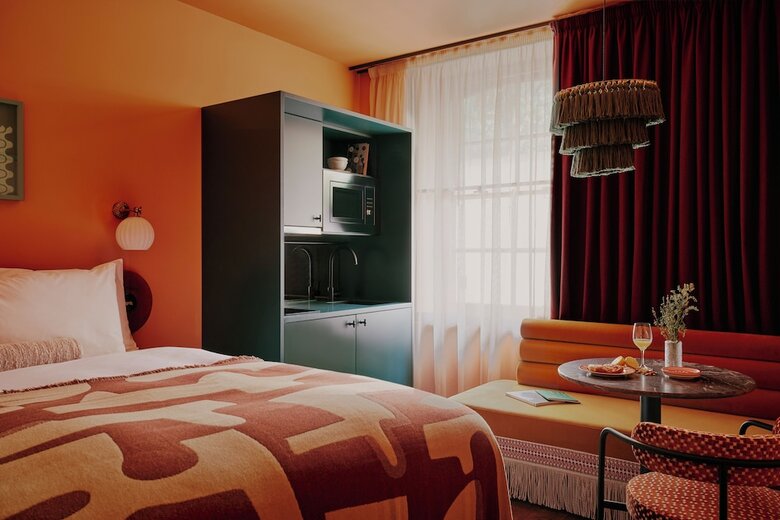 Hotel Ember Locke Kensington