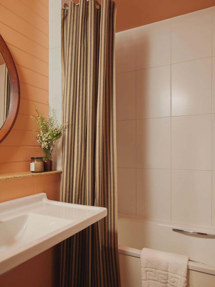 Hotel Ember Locke Kensington