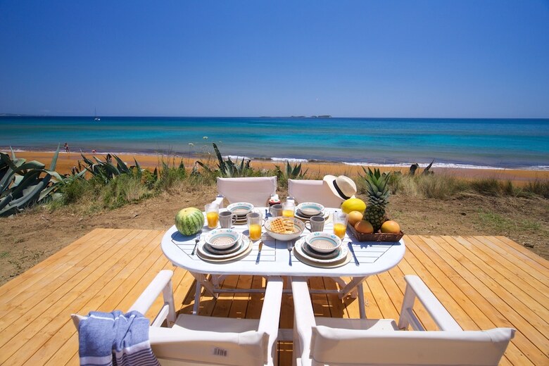 Grand Blue Beach Apartments & Suites