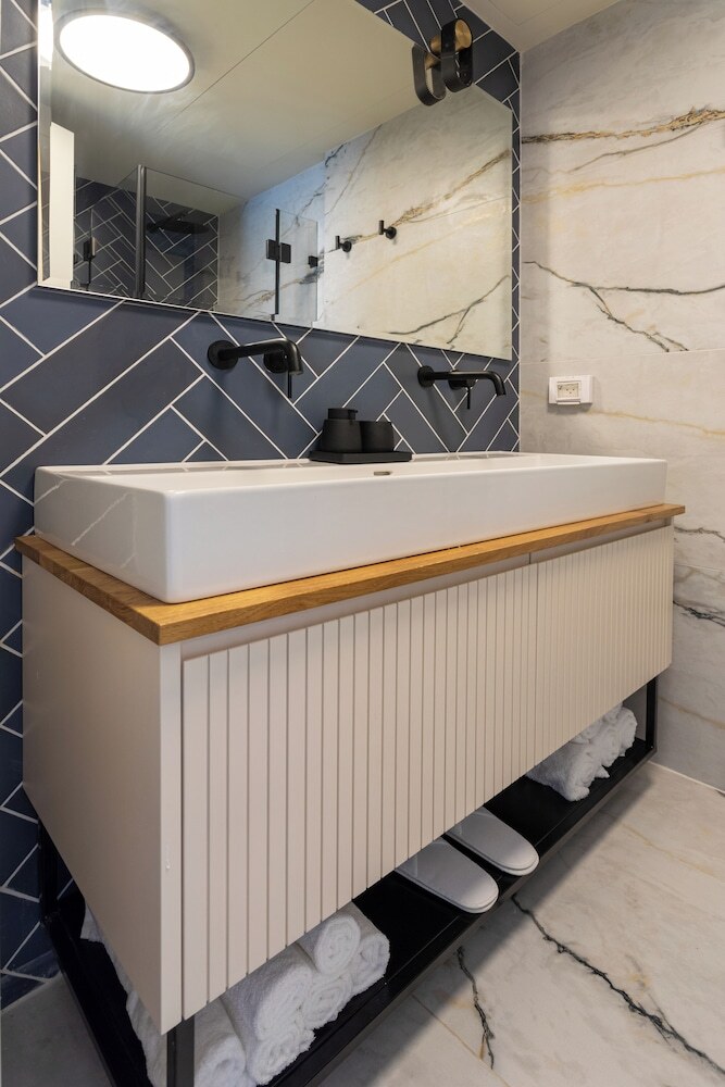 Hotel De Sheinkin Suites