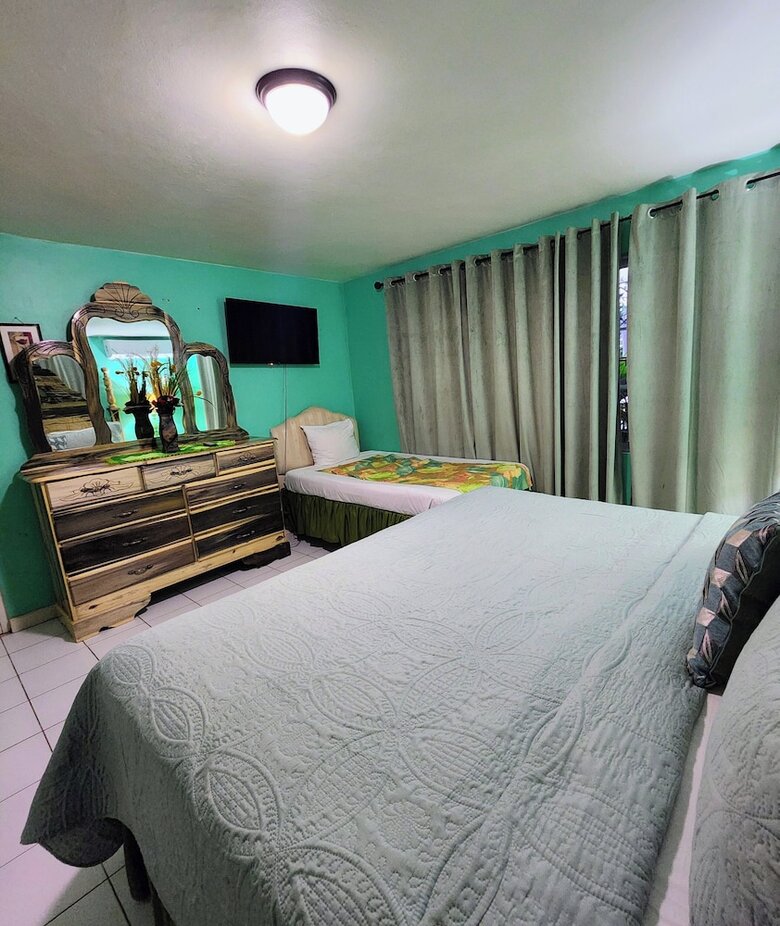 Bed & Breakfast 237 Bratton Ave