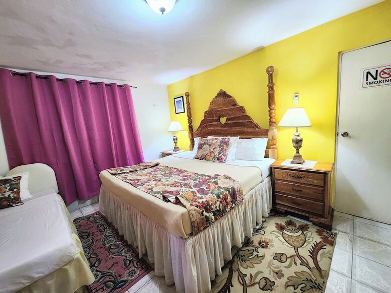 Bed & Breakfast 237 Bratton Ave