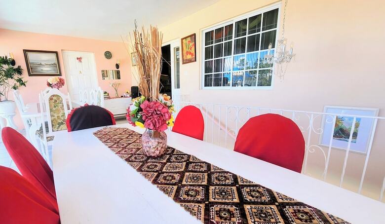 Bed & Breakfast 237 Bratton Ave