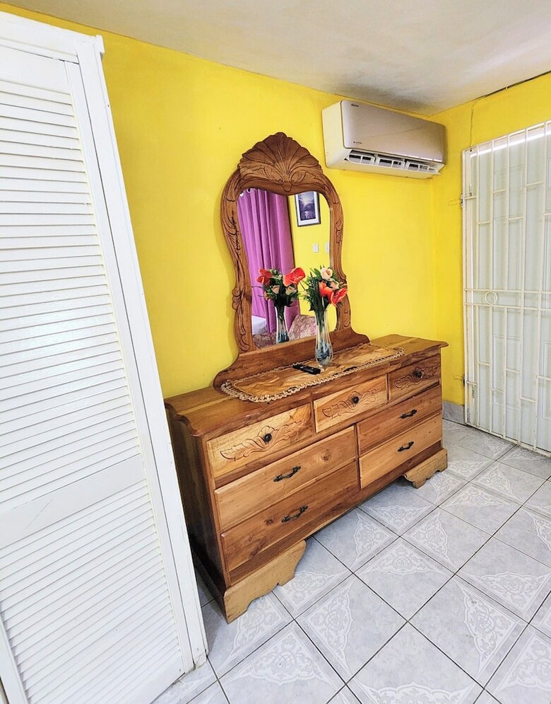 Bed & Breakfast 237 Bratton Ave