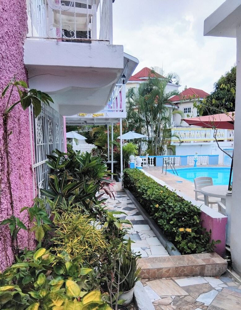 Bed & Breakfast 237 Bratton Ave