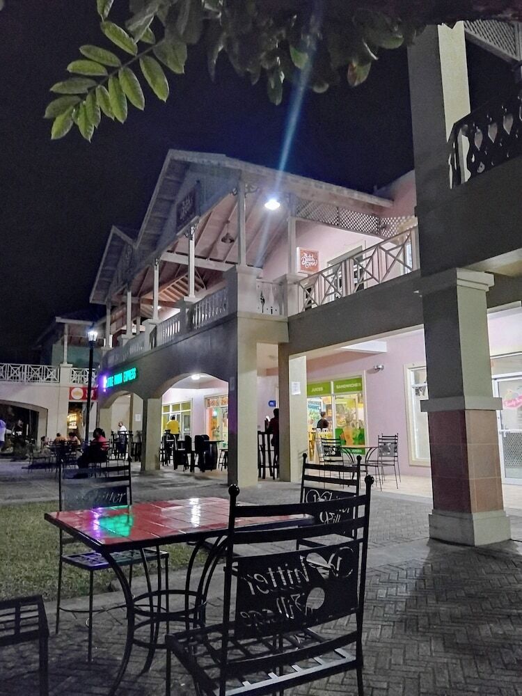 Bed & Breakfast 237 Bratton Ave