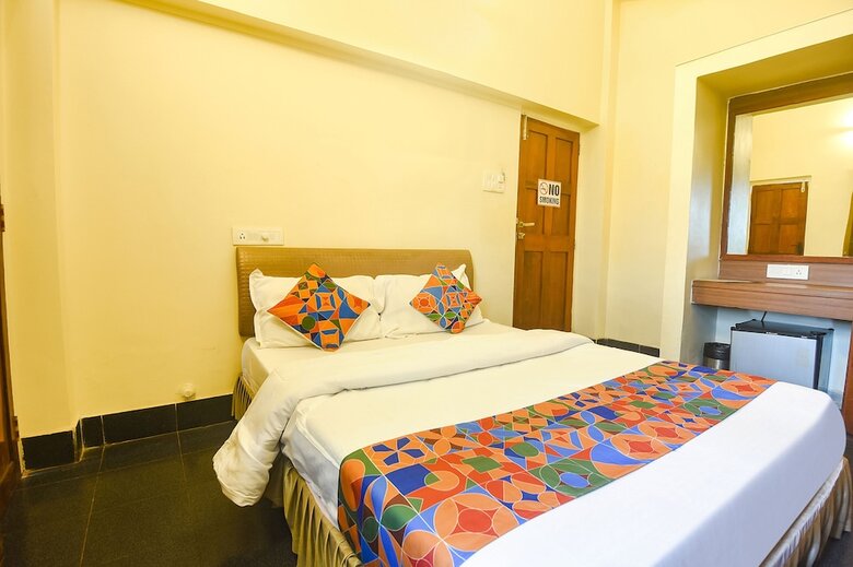 Fabhotel Royal Baga Residency