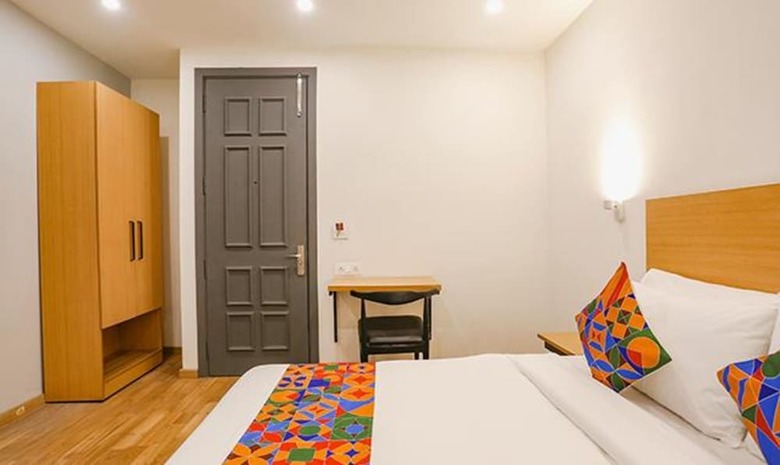 Hotel Fabexpress Meera Residency