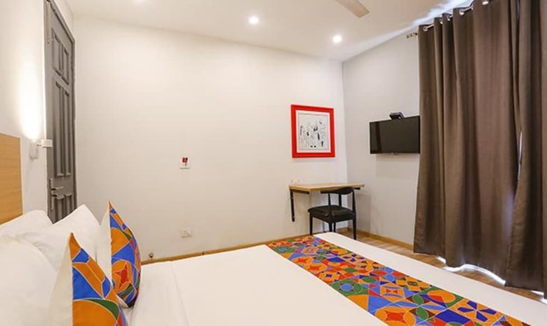 Hotel Fabexpress Meera Residency