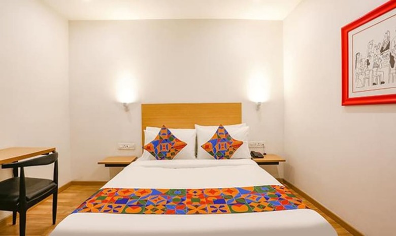 Hotel Fabexpress Meera Residency
